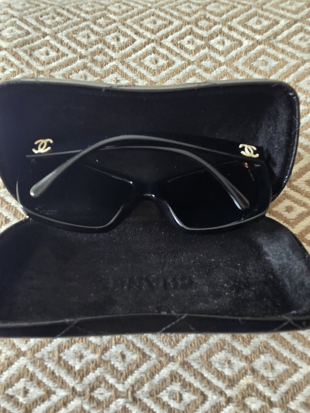 CHANEL Black Oversized Women's Sunglasses With COA - Picture 15 of 16